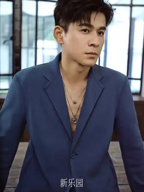 乔振宇:内心坚韧,无惧时光更迭_铂金_杂志_角色