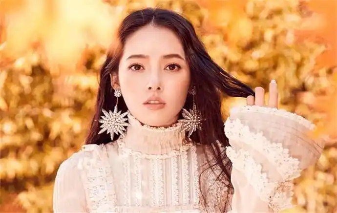 郭碧婷出柜吻19岁小女友 情到浓时难舍难分疑坐实女女恋