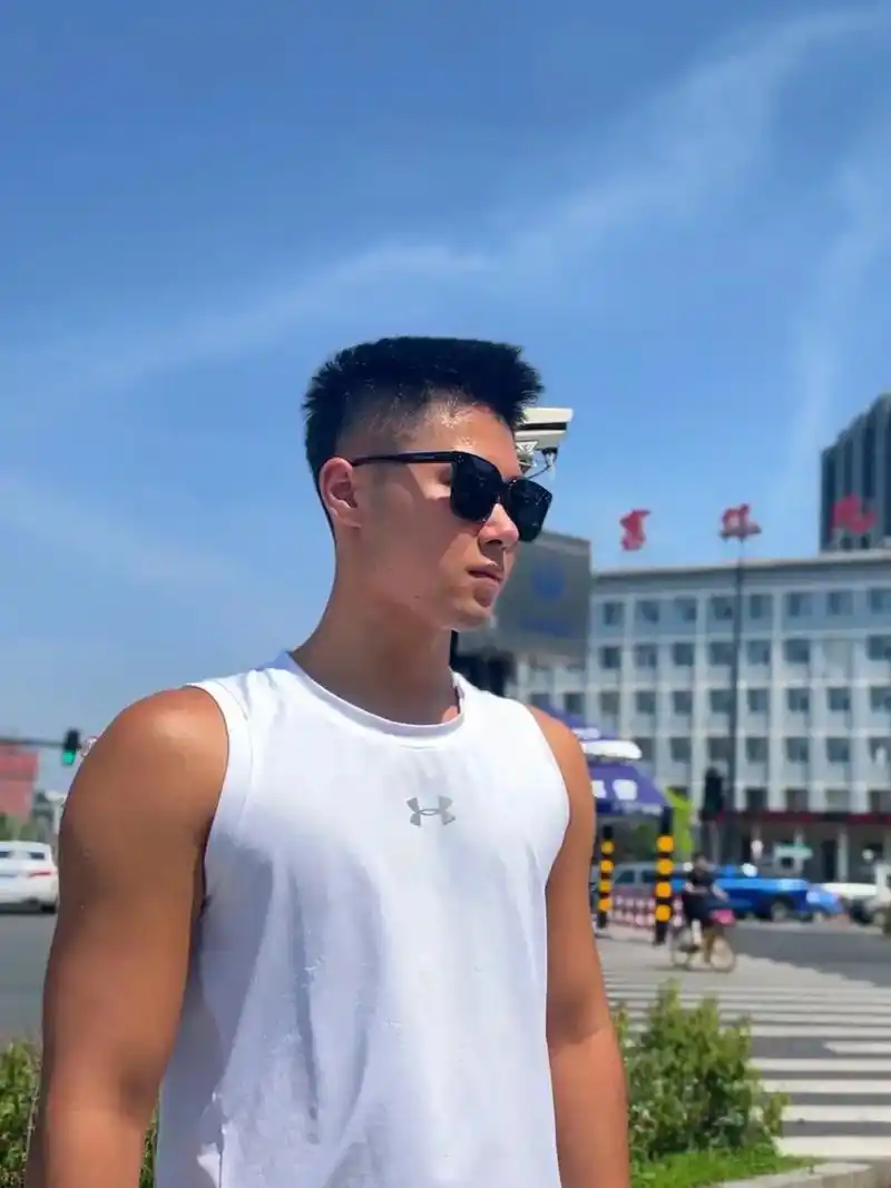 黑色巧克力,跟我黝黑的肤色一样.#东北男人 #185 #晒黑 - 抖音