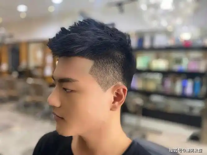 2020年3款最新热门男生发型参考!