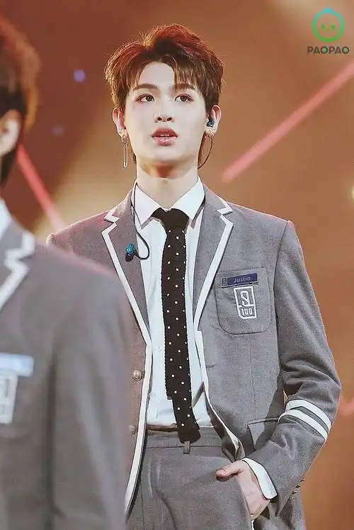 偶像练习生justin黄明昊出道舞台