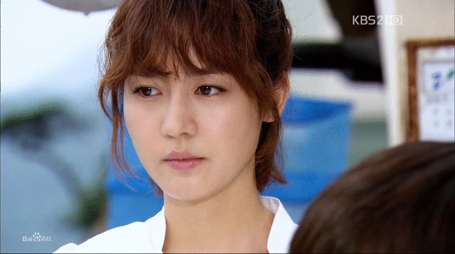 成宥利在剧中饰演刚刚成为女佣,初生牛犊不怕虎的女主人公,女主人公很