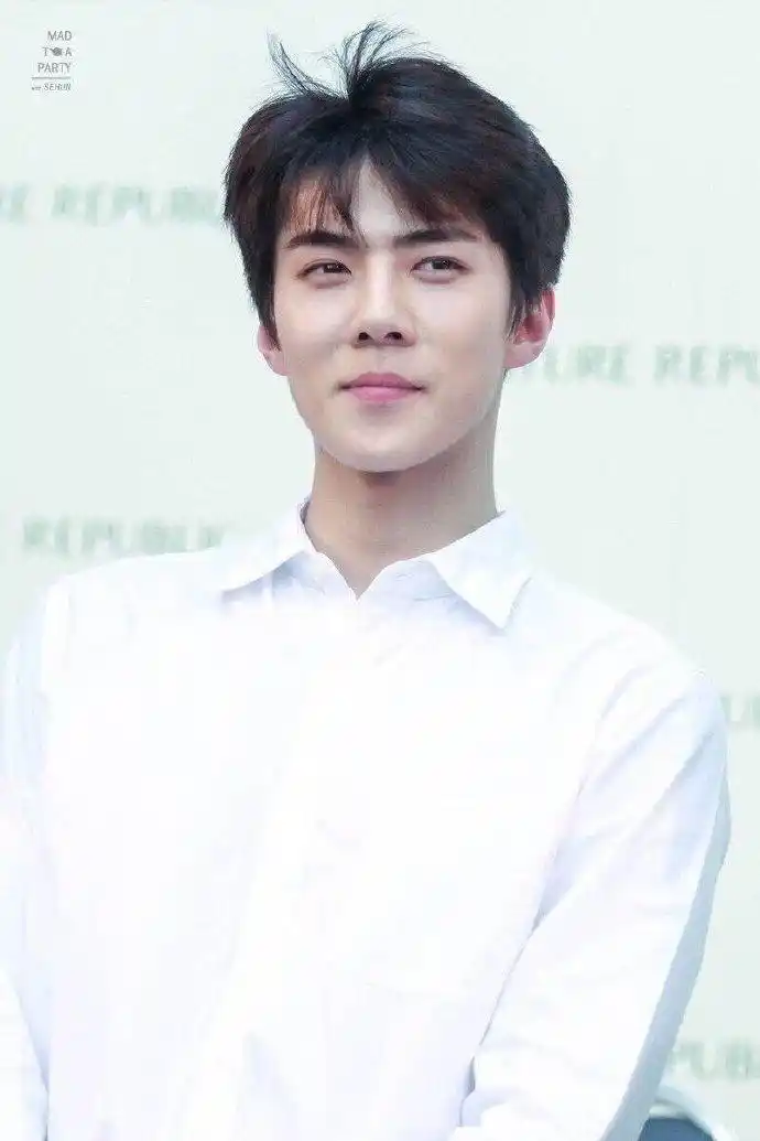 穿白衬衫好看的明星#吴世勋真的就是越是简单的更容易心动