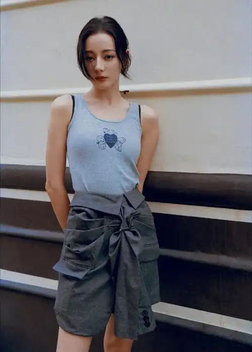 迪丽热巴一线肩