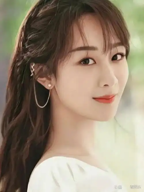 泰国评选十大最美中国女演员,她们分别是迪丽热巴,赵丽颖,程潇,赵露思