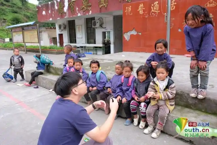 大学生深入大凉山开展支教:情暖大凉,寓教于乐_图片频道__中国青年网