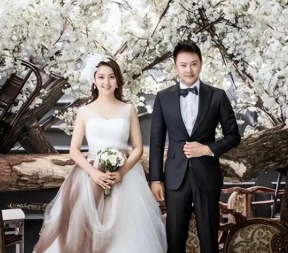 回顾印小天曾是实力派演员因仗义事业被毁婚后又遭妻子欺骗