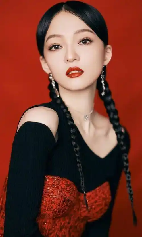 出道20年的张韶涵怎么还是那个"公主小妹"呀?