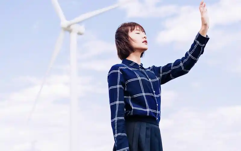 短发大提琴女孩唯美文艺写真图片桌面壁纸