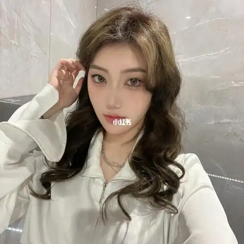 秋冬发色黑棕色