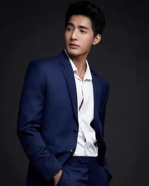 球哥这组照片,霸道总裁的感觉就来了