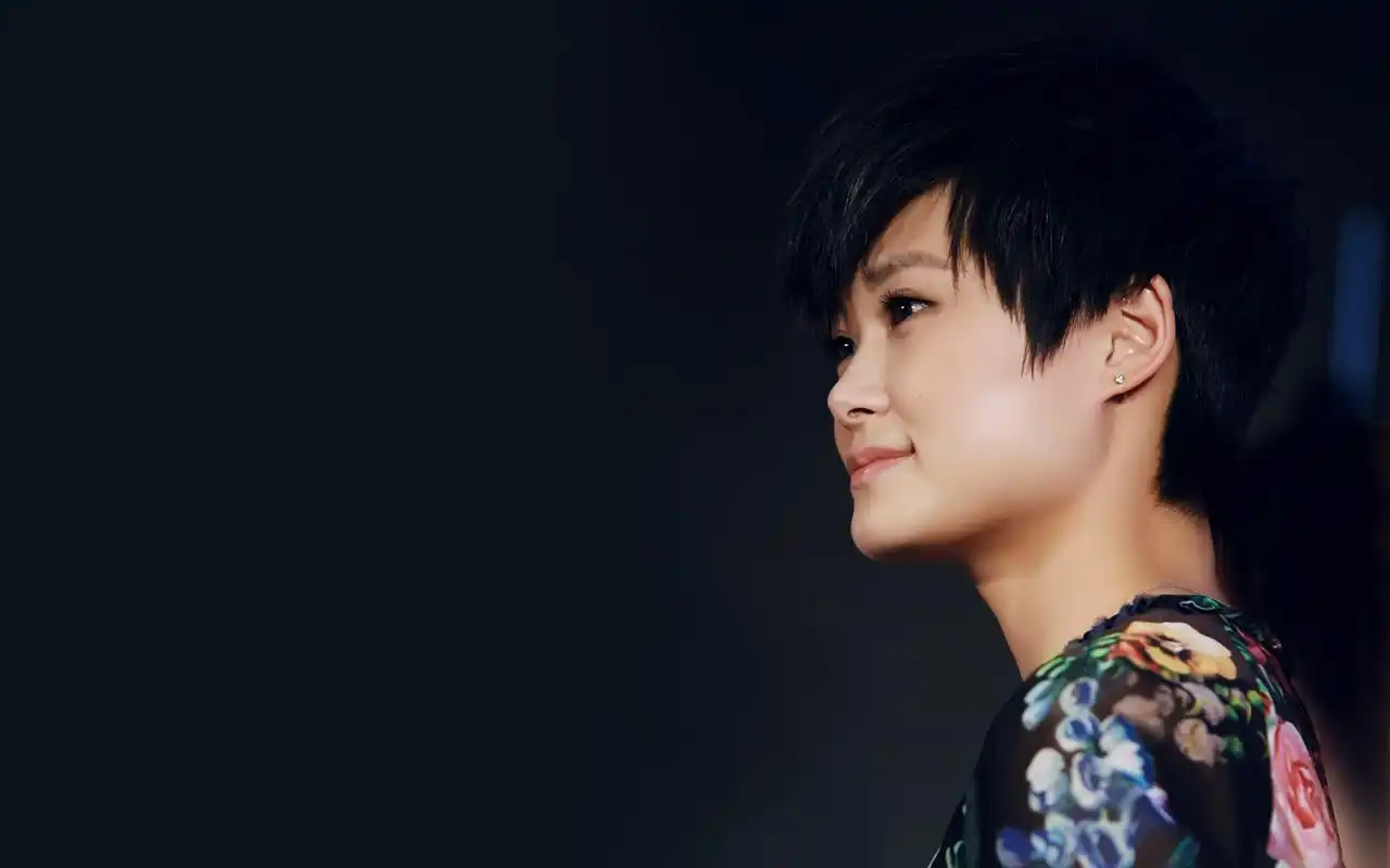 春哥李宇春女神经帅气高清写真电脑桌面壁纸下载