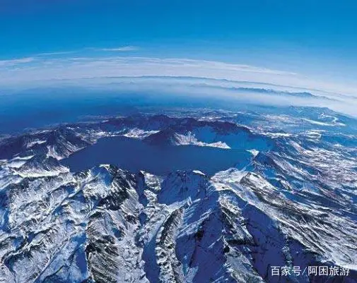 长白山天池,大自然的一幅美丽画作,高空俯瞰天池的美.