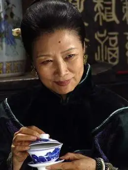 大太太(吕中饰演)