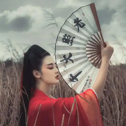 【100张】好看到惊艳的真人古风女生头像