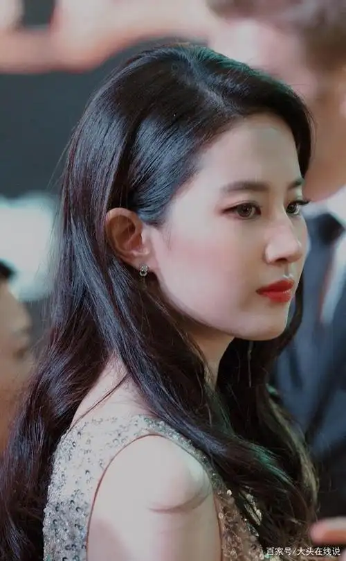 2002-2020刘亦菲完美呈现360度无死角的绝世美颜,期待她的新电影
