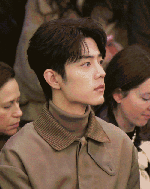 肖战超话#路人把杨祐宁错认成肖战#  来看看,真正颜值与实力并存,令人