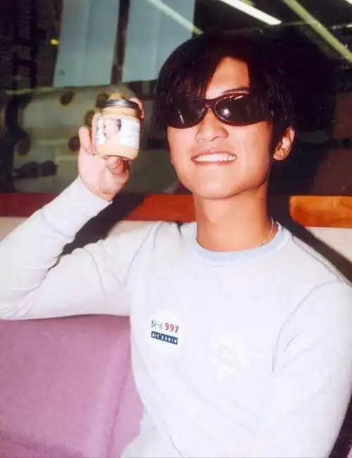 谢霆锋当歌手有多嚣张十年前只有他和周杰伦说不要跪舔韩流