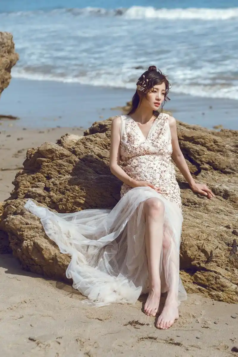 章龄之二胎孕期写真首曝光白纱裙洋溢幸福