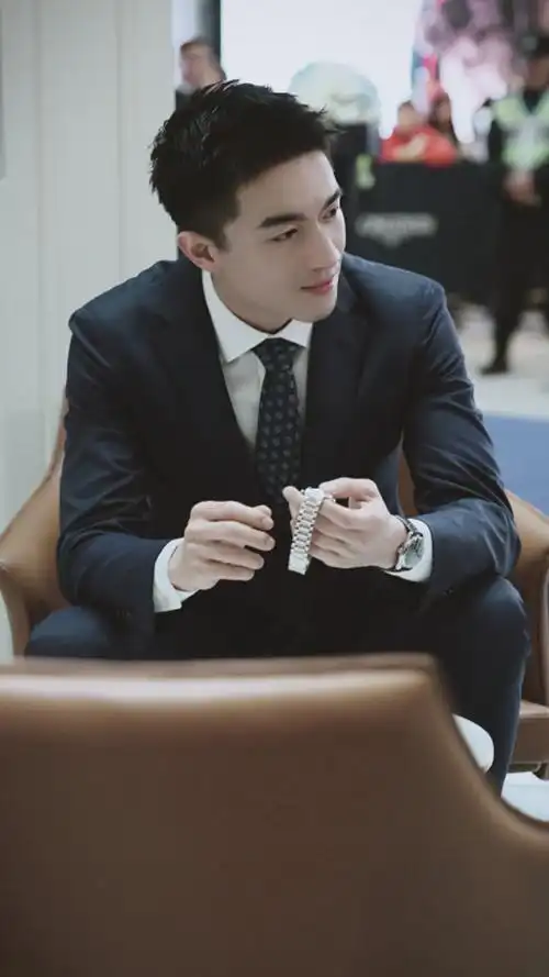 林更新寸头西装照简直帅爆了,九亿少女的梦!