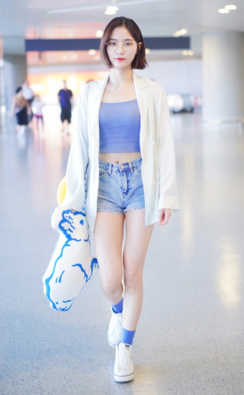 为证明自己是腿精许佳琪故意穿墨汁袜不料潮成学生党最爱