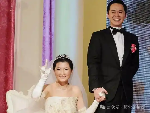 毁容被前夫嫌"想吐",现与小7岁男友未婚生子|张承中|田馥甄|陈嘉桦|s