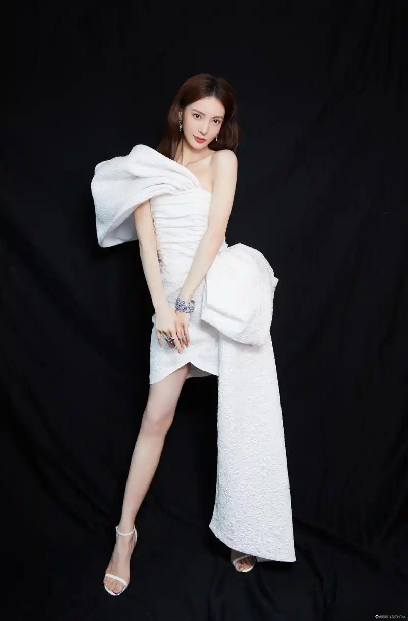 金晨 大喜金晨 #金晨##气质美女##性感美女