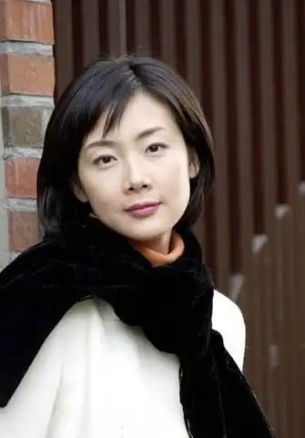 求韩剧冬季恋歌中崔智友的图片!