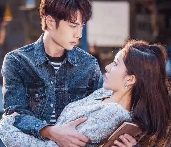 王一博粉丝最多的应该就是女友粉吧,大家都很想要当他的女朋友,甚至是