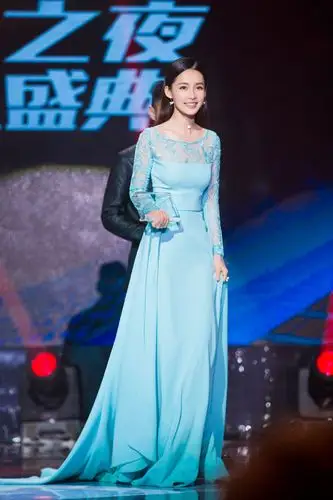 李沁淡蓝色开叉礼服时装之夜性感图片