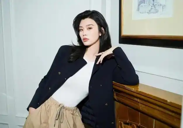 如今嫁入豪门的她,幸福到流油|刘雯|何穗|维密|秀场|奚梦瑶|何猷君|亿