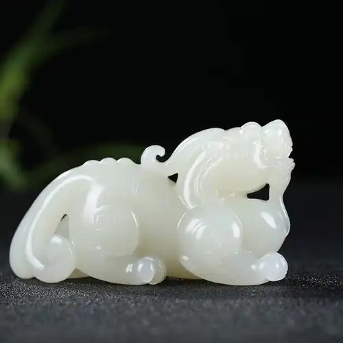 貔貅新疆和田玉貔貅手把件白玉仿古瑞兽男把玩件天然玉石