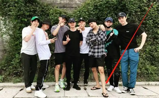 有种塑料兄弟情叫张艺兴金钟仁,上半身和谐,但下半身要碾压你!