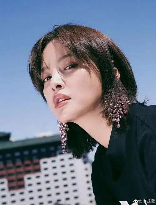 从发型到嘴圈粉还得是辛芷蕾