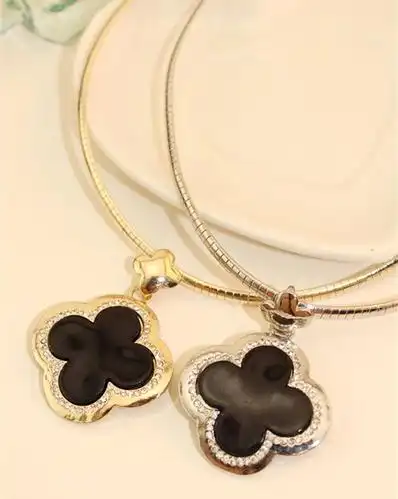 项圈女短款锁骨韩版时尚欧美气质镶钻四叶草缠绕珍珠颈链项圈