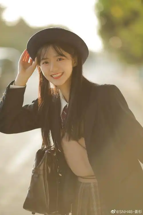 美女艺人snh48-姜杉户外写真美照可爱啊