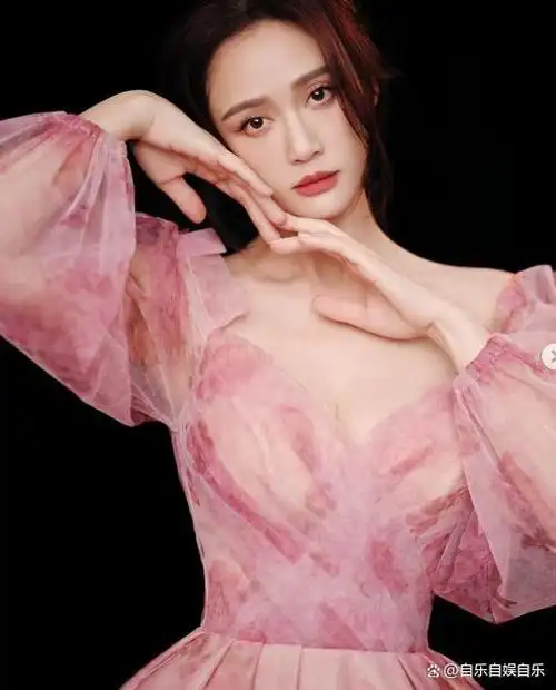 陈乔恩被老公"出卖",游泳照片曝光,44岁万完美身材太惊人