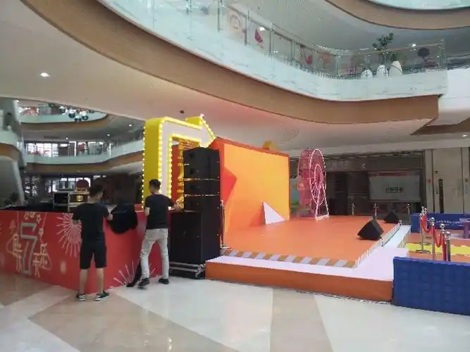 商场活动led屏租赁-舞台灯光设备租赁_舞美音响背景租赁_舞台搭建led