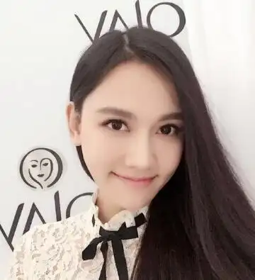 女主播孙骁骁出道9年人气平平 整容成了网红脸