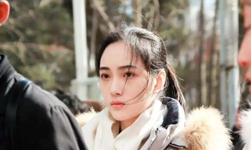 和丝芭的合约解决了事业停滞5年后赵嘉敏合作于正演了两部戏