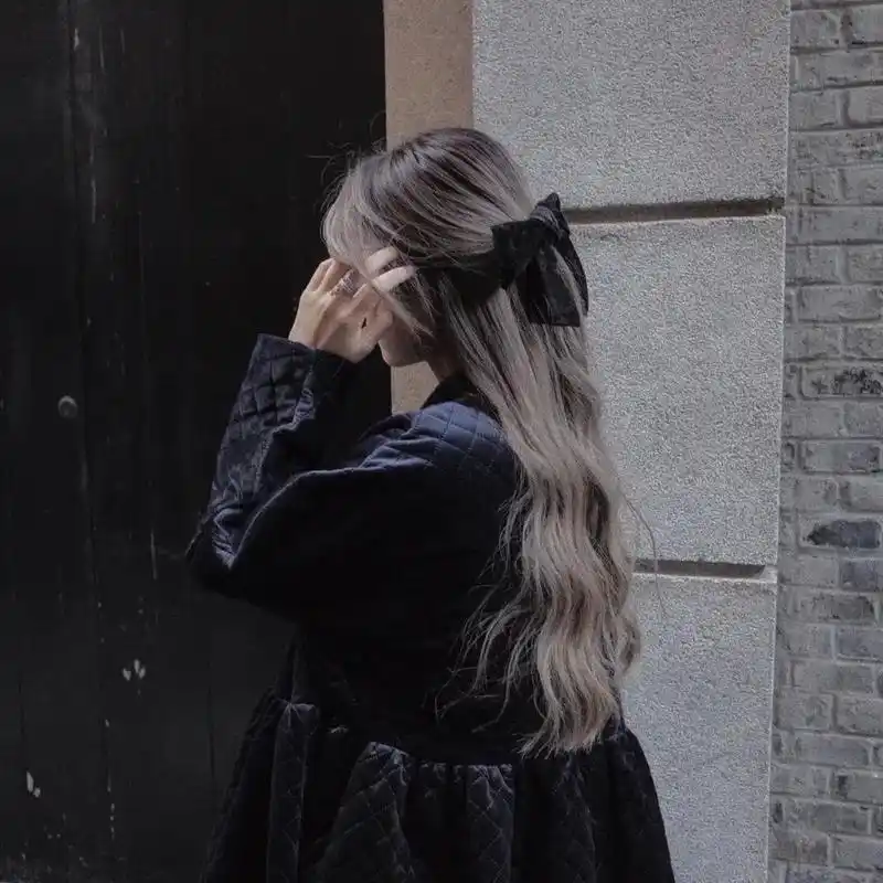 头像/黑色系高雅冷漠的女生头像