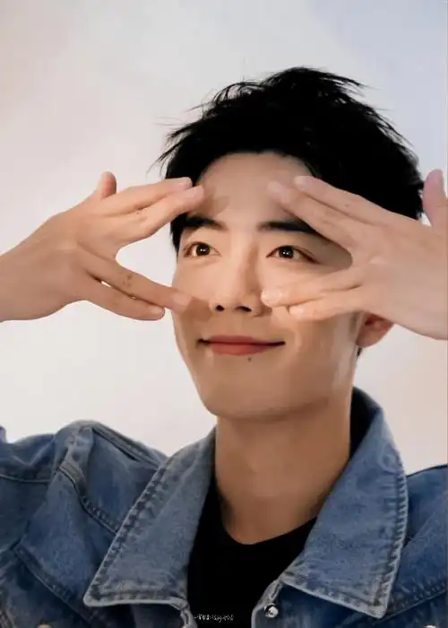 剪刀手的宝贝可爱得冒泡#肖战海边大片花絮##肖战