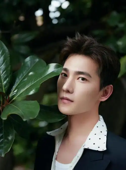 娱乐新闻明星绯闻最新杨洋_杨洋恋情被拍拒不承认,绯闻女友却被骂得接