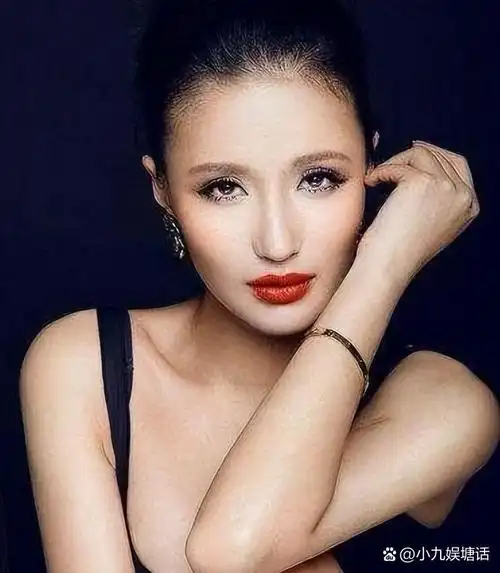 反派美女"万美汐的演艺生涯 万美汐,一位因懒惰而错失主角机会的演员