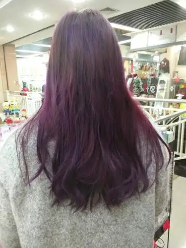 想染紫色头发,以前是黑色的,需要退色,打蜡,退色,上色,总共280,这样