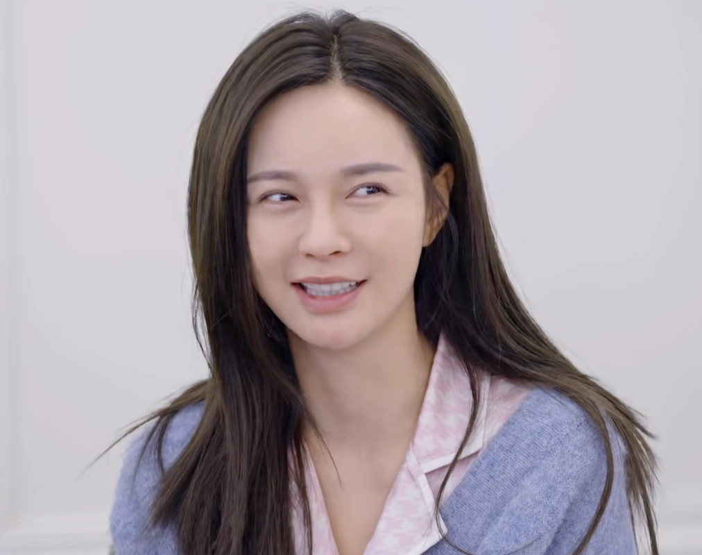 沈梦辰素颜录节目,离开妆容修饰后,真实颜值让人看愣