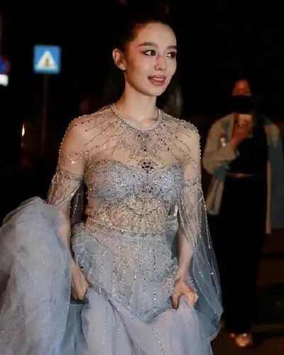 钢琴家郎朗老婆吉娜身穿透视纱裙尽显妩媚动人