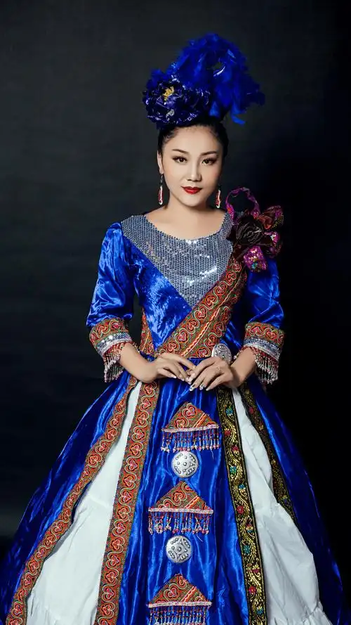 苗族歌手夜叶杨燕应邀参加星公益首届少数民族春晚