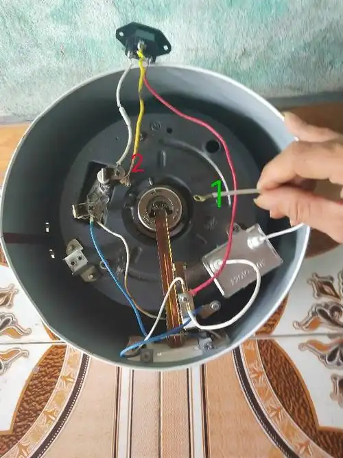 电饭锅拆出来清洗,清洗好了却把线路安装给忘了,懂得