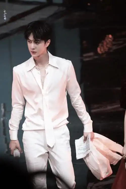 王一博|散落的华服|20201031